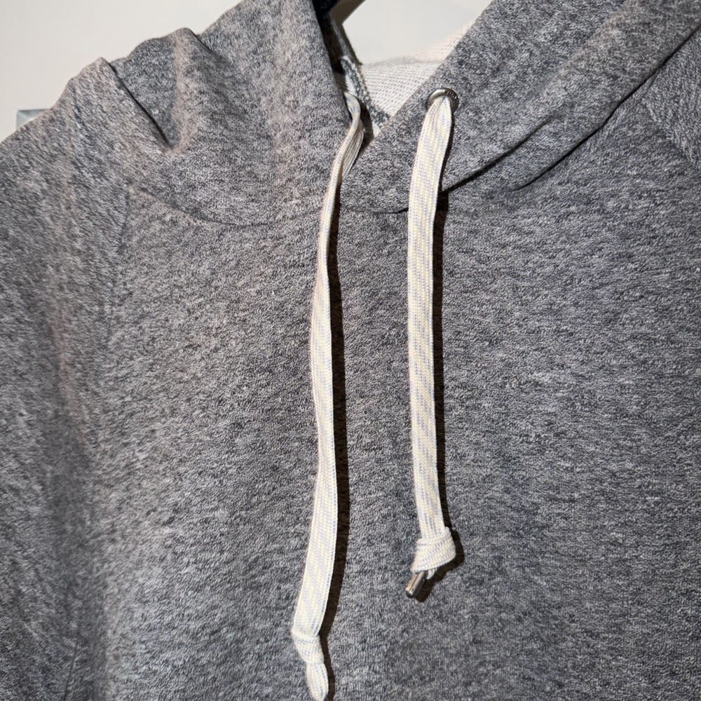 Vuori Colorblock Heather Gray Women's Hoodie! Size small! Excellent condition! - Picture 9 of 13